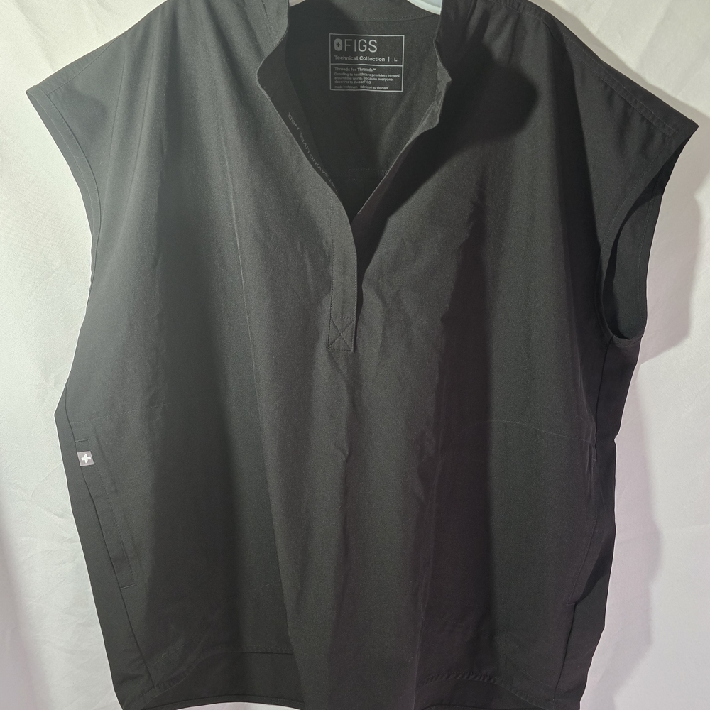 Figs Women's Rafaela Oversized FionLite Scrub Top - Black, Size L
